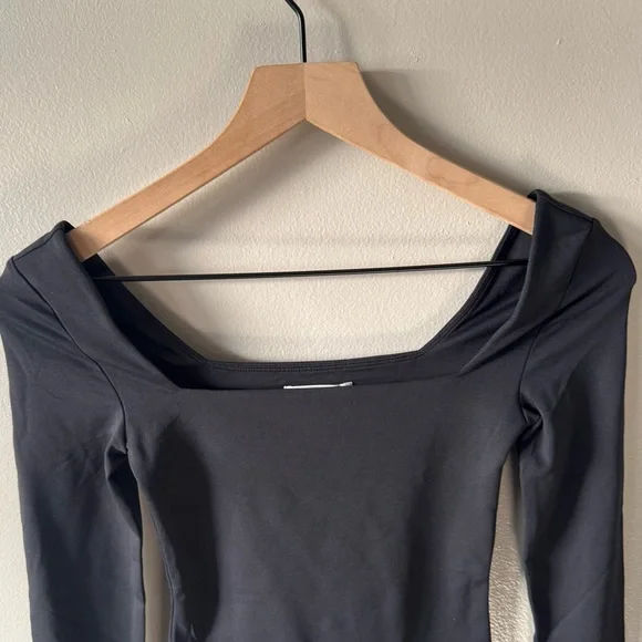 BABATON by Aritzia Long Sleeve Bodysuit - Picture 2 of 13